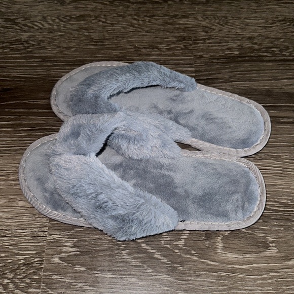 NWOT flip flop slippers - Picture 2 of 5